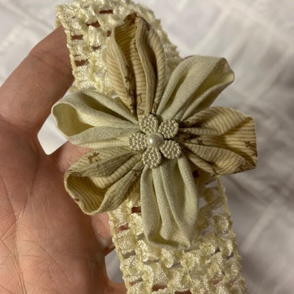 Handmade Infant Headband Cream Band Beige Flower Center Size 0-3 Months B262 - Picture 4 of 8